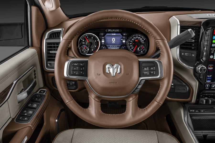Панель приборов Ram 2500 Laramie Crew Cab (DJ) 2019 года  (LA) (фото 24 из 39)